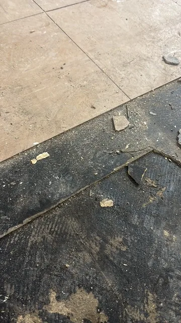 Black bitumen mastic floor removal in a E3 flat